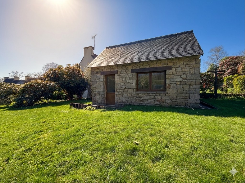 Quimper Sud – Agréable Maison de 127m2 de 4 Chambres, Bureau, Garage,Jardin & Dépendance.