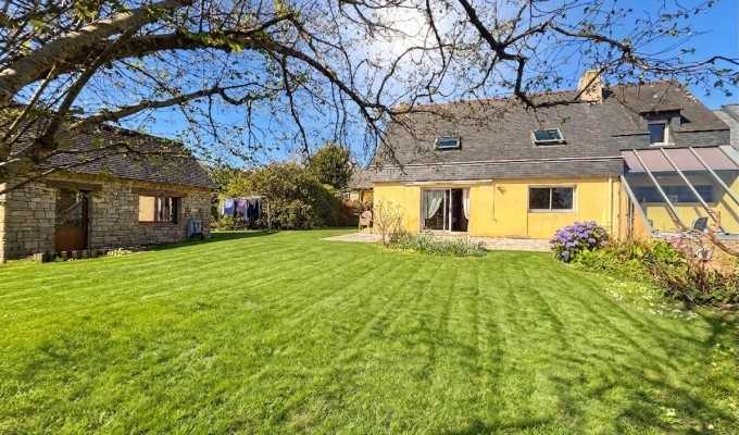 Quimper Sud – Agréable Maison de 127m2 de 4 Chambres, Bureau, Garage,Jardin & Dépendance.