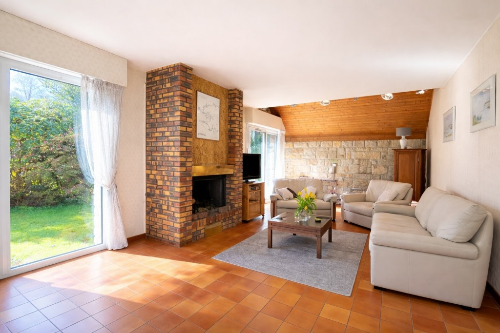 Quimper Sud – Agréable Maison de 127m2 de 4 Chambres, Bureau, Garage,Jardin & Dépendance.