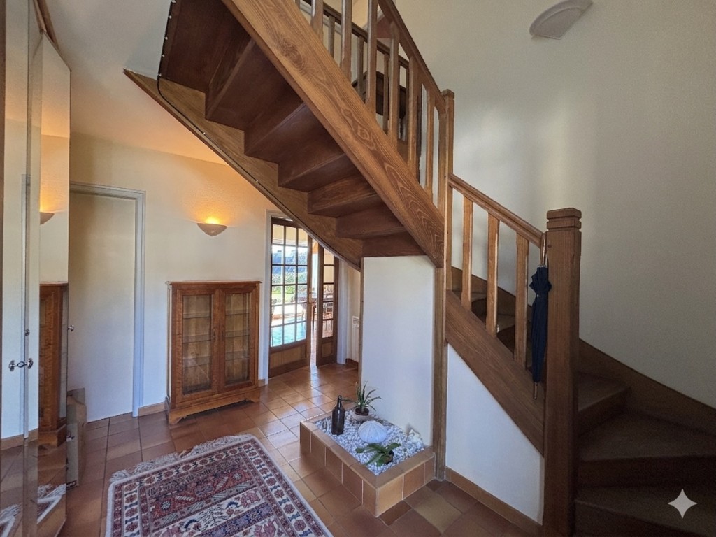 Quimper Sud – Agréable Maison de 127m2 de 4 Chambres, Bureau, Garage,Jardin & Dépendance.