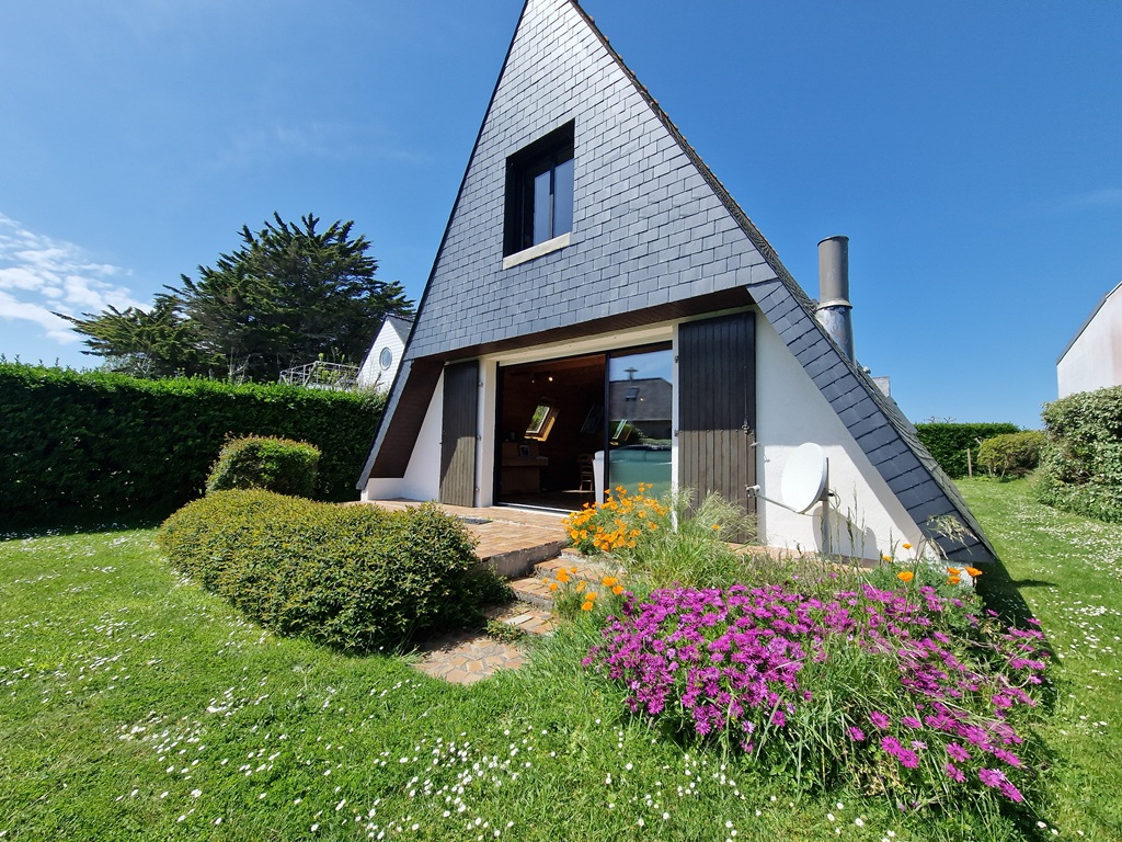 LOCTUDY, Vue Mer & Accès immédiat à La Plage, La Maison de Vacances idéale Avec Jardin de 725m²