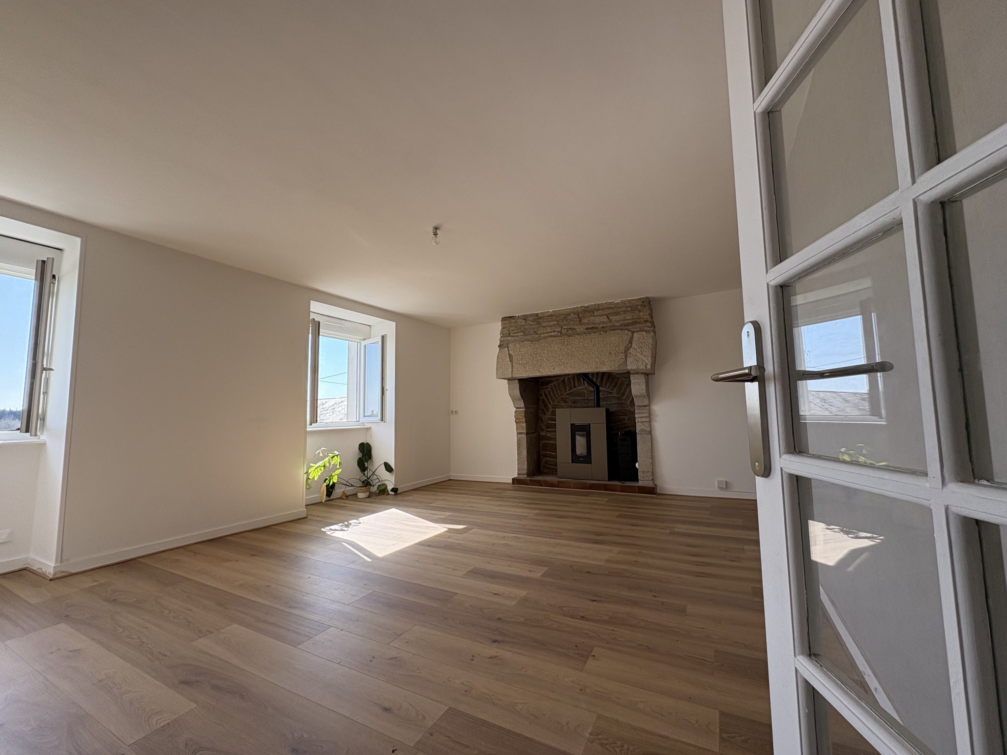 Concarneau- Plages à Vélo & Jardin Privatif Pour Cet Appartement A l’Esprit Vacances & Au Potentiel de 100m²