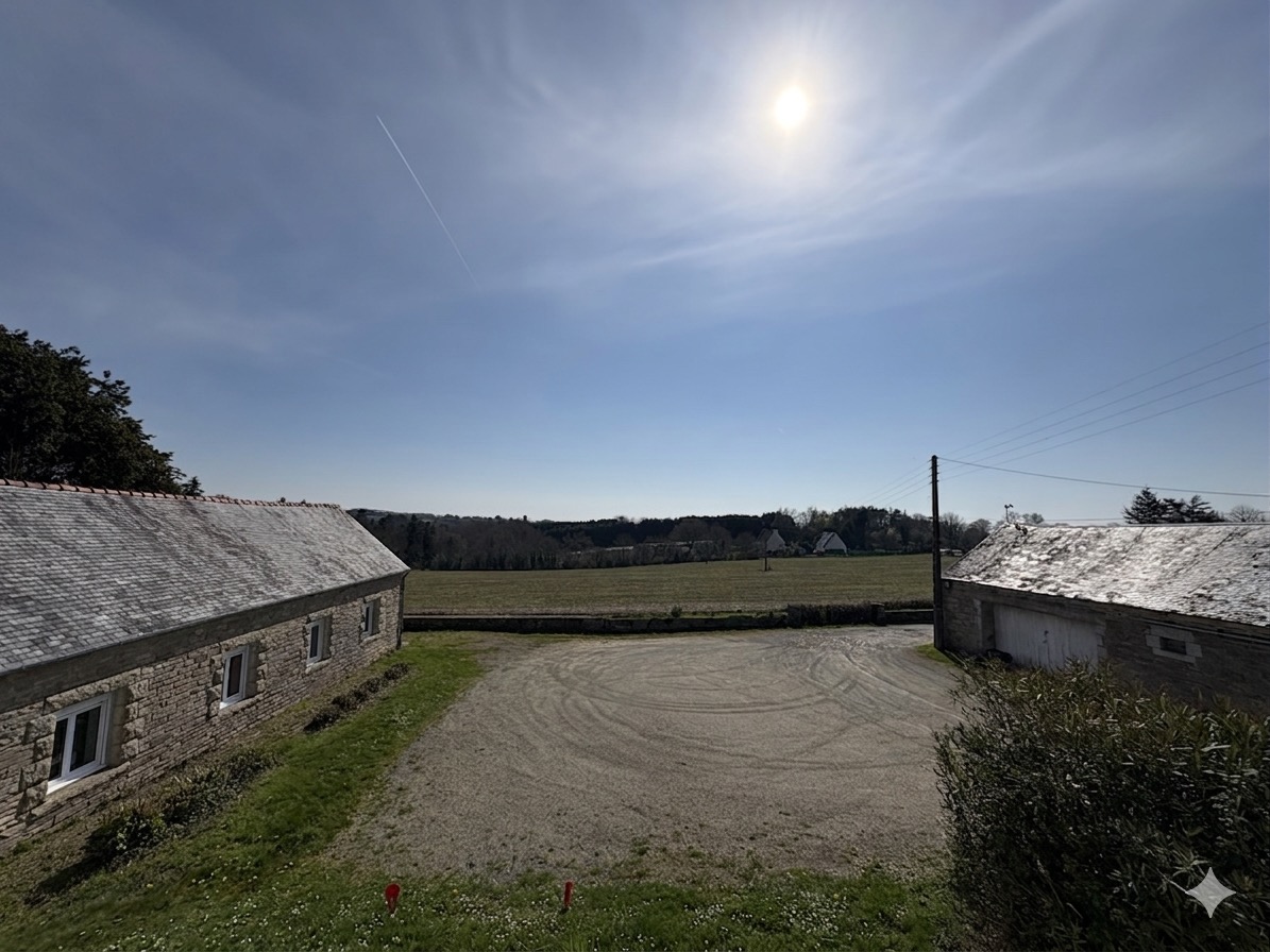Concarneau- Plages à Vélo & Jardin Privatif Pour Cet Appartement A l’Esprit Vacances & Au Potentiel de 100m²