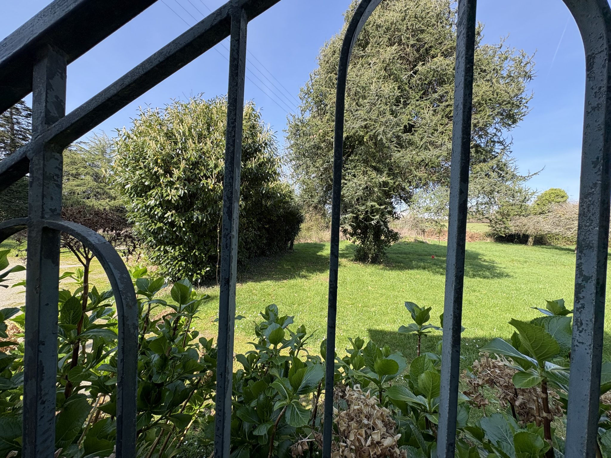 Concarneau- Plages à Vélo & Jardin Privatif Pour Cet Appartement A l’Esprit Vacances & Au Potentiel de 100m²