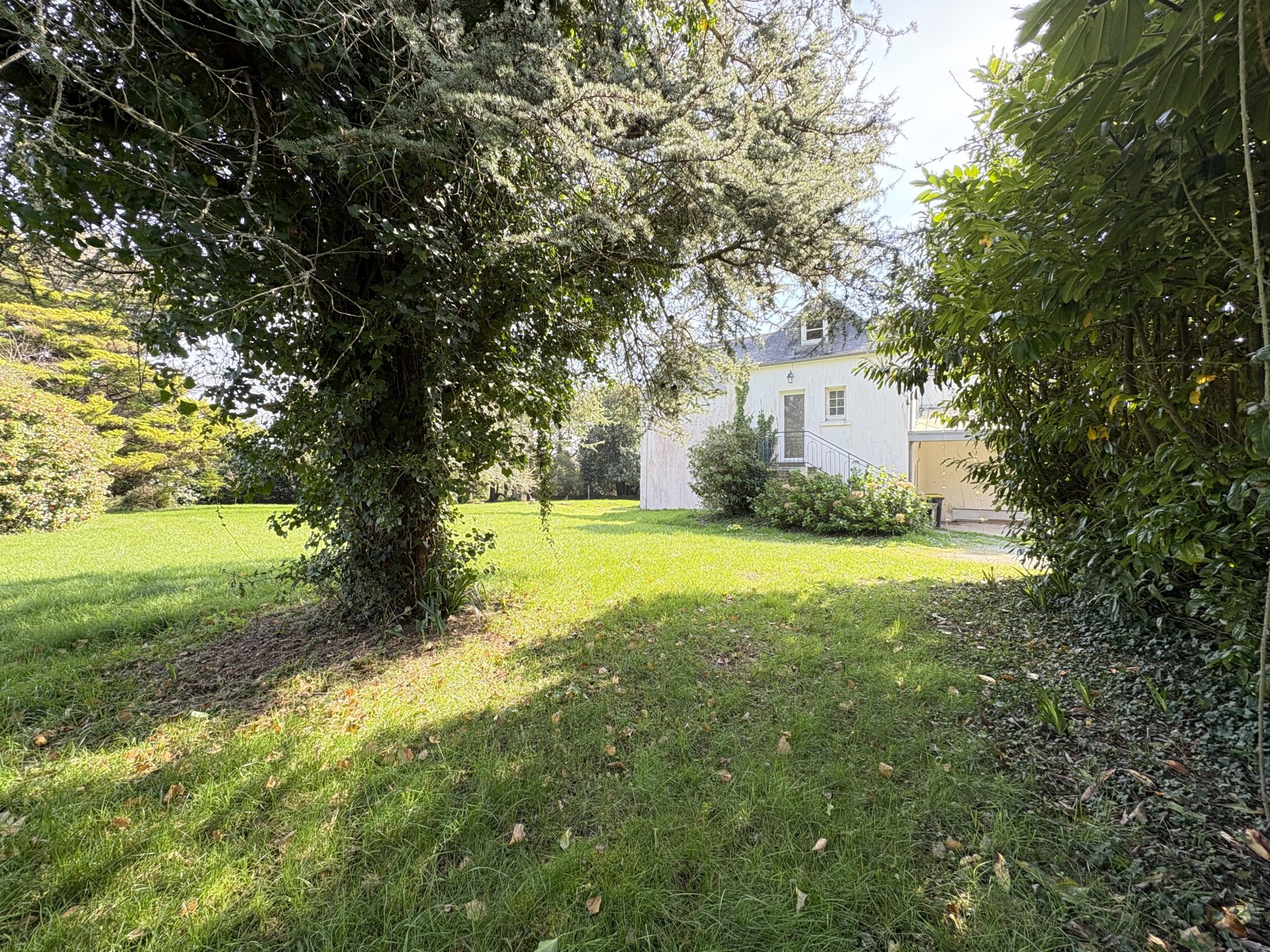 Concarneau- Plages à Vélo & Jardin Privatif Pour Cet Appartement A l’Esprit Vacances & Au Potentiel de 100m²