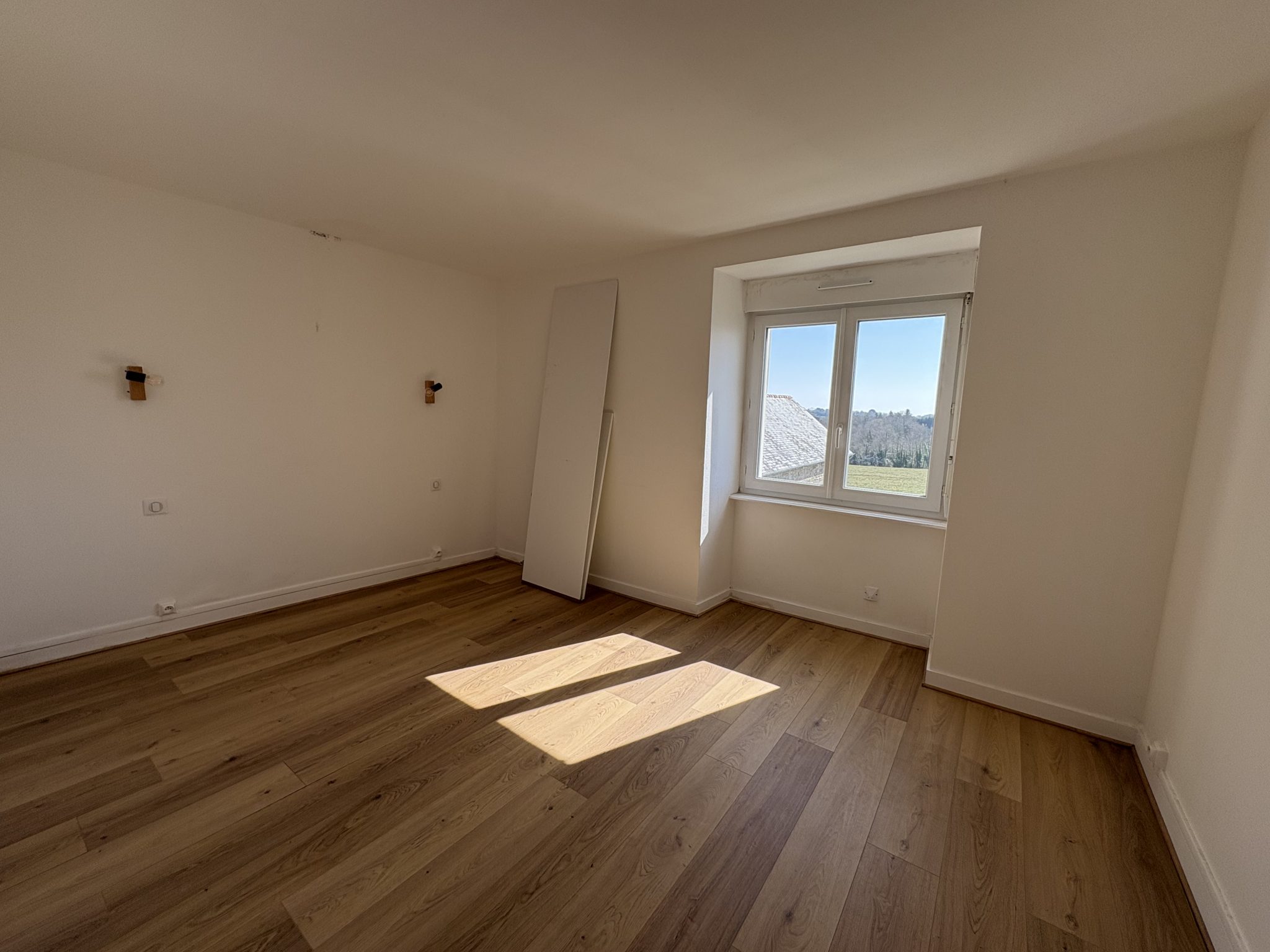 Concarneau- Plages à Vélo & Jardin Privatif Pour Cet Appartement A l’Esprit Vacances & Au Potentiel de 100m²