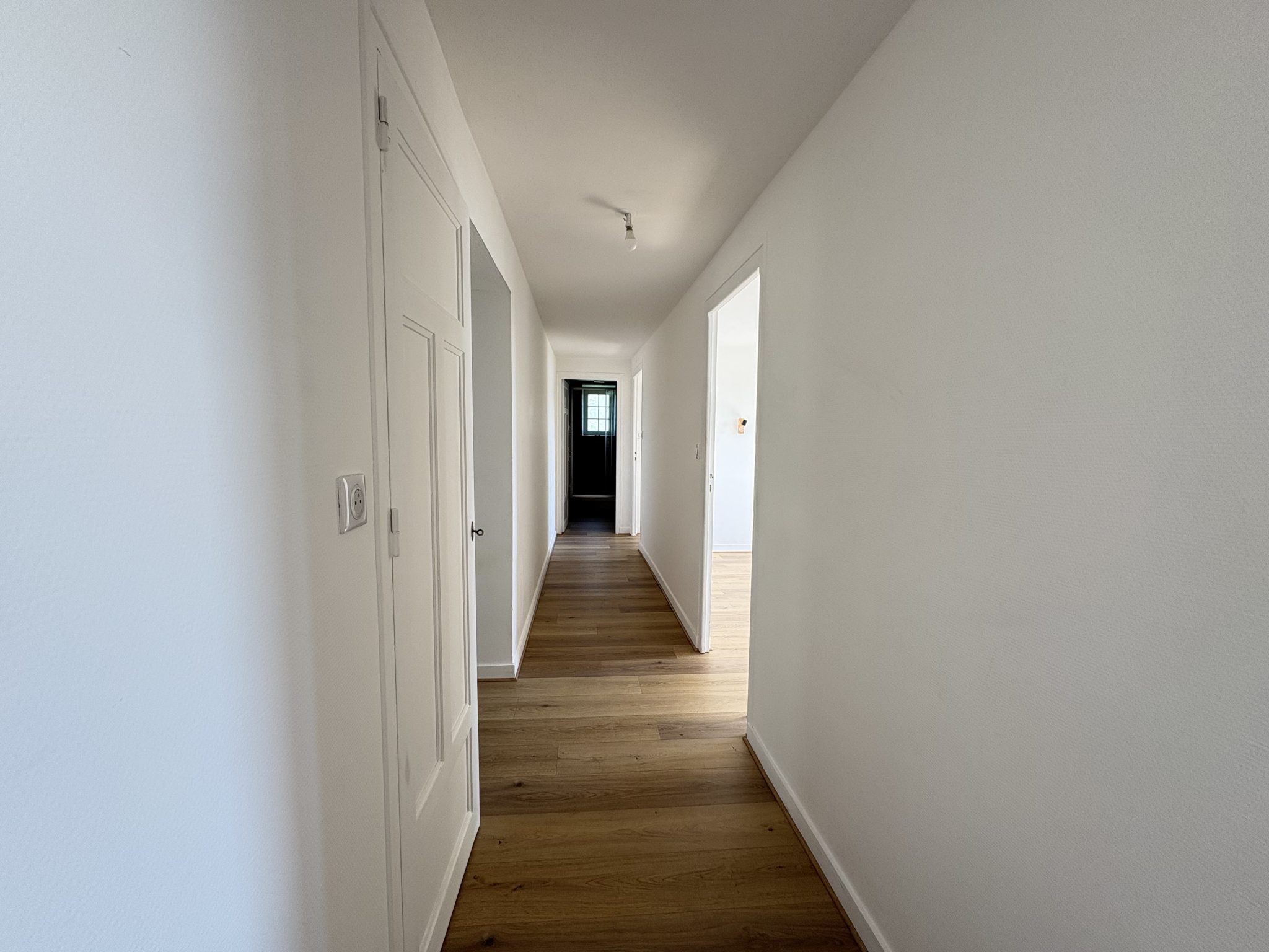 Concarneau- Plages à Vélo & Jardin Privatif Pour Cet Appartement A l’Esprit Vacances & Au Potentiel de 100m²