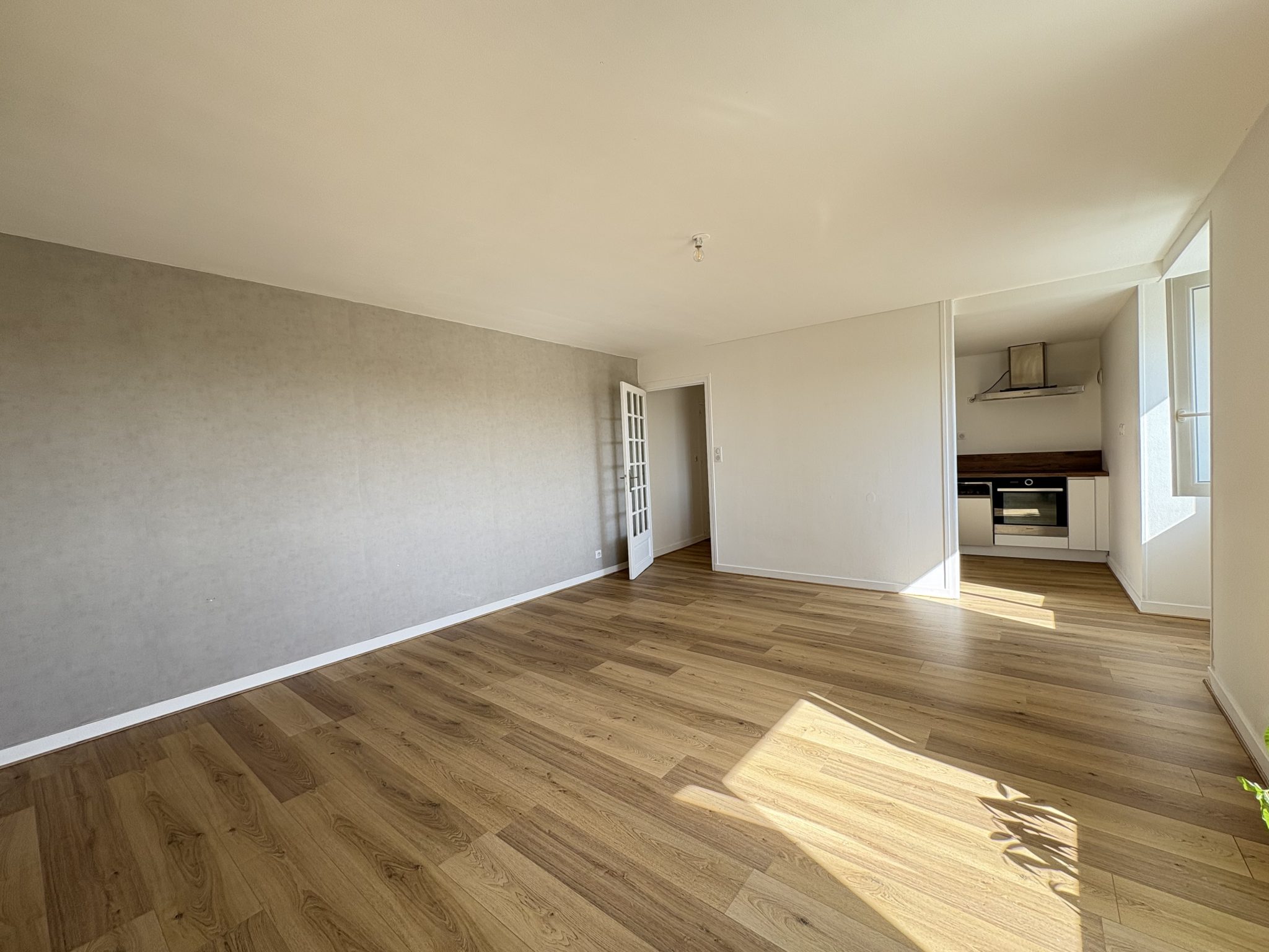 Concarneau- Plages à Vélo & Jardin Privatif Pour Cet Appartement A l’Esprit Vacances & Au Potentiel de 100m²