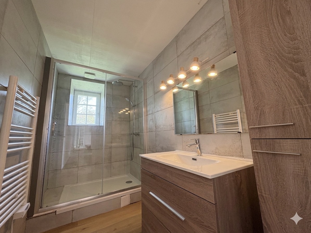 Concarneau- Plages à Vélo & Jardin Privatif Pour Cet Appartement A l’Esprit Vacances & Au Potentiel de 100m²