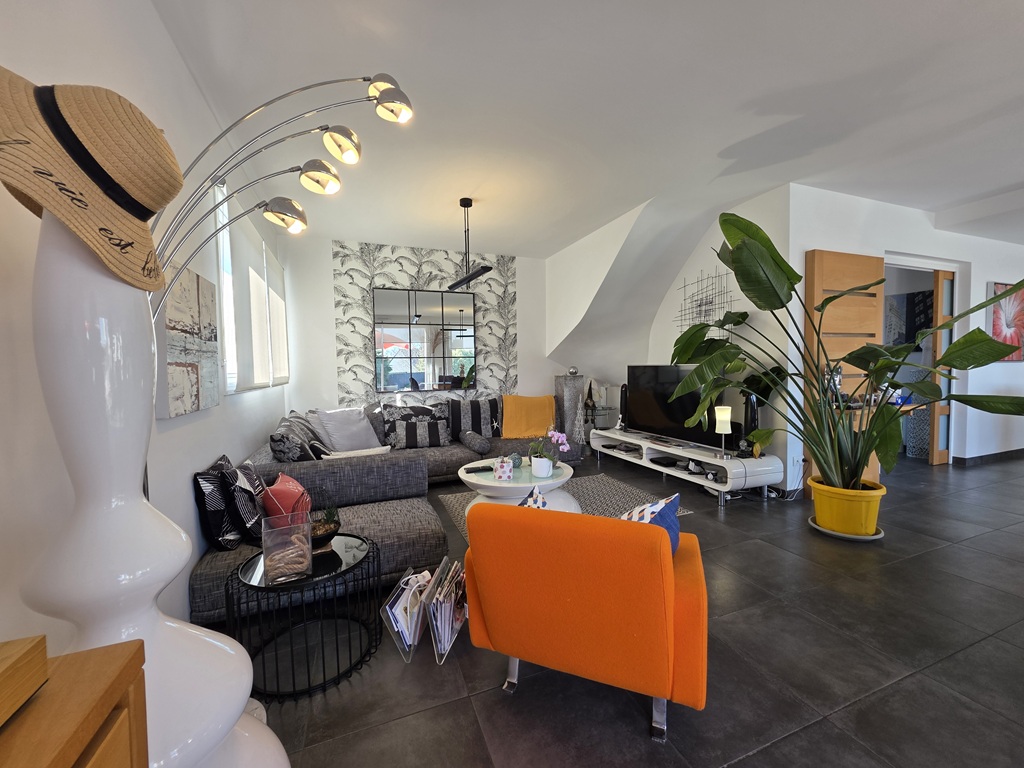 Plomeur, Villa Aux lignes Californiennes Avec Piscine & Jardin Clos & Paysagé de 1400 m²