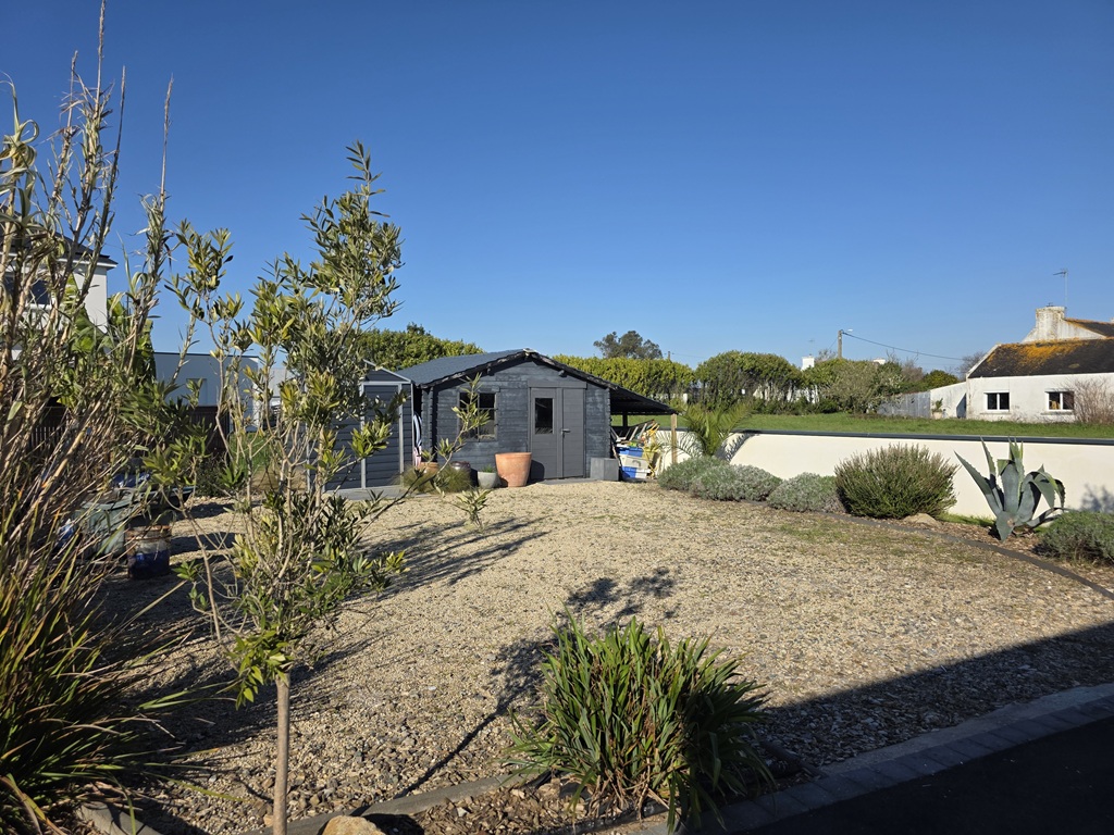 Plomeur, Villa Aux lignes Californiennes Avec Piscine & Jardin Clos & Paysagé de 1400 m²