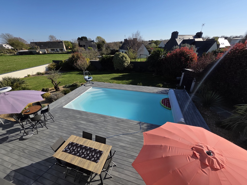 Plomeur, Villa Aux lignes Californiennes Avec Piscine & Jardin Clos & Paysagé de 1400 m²