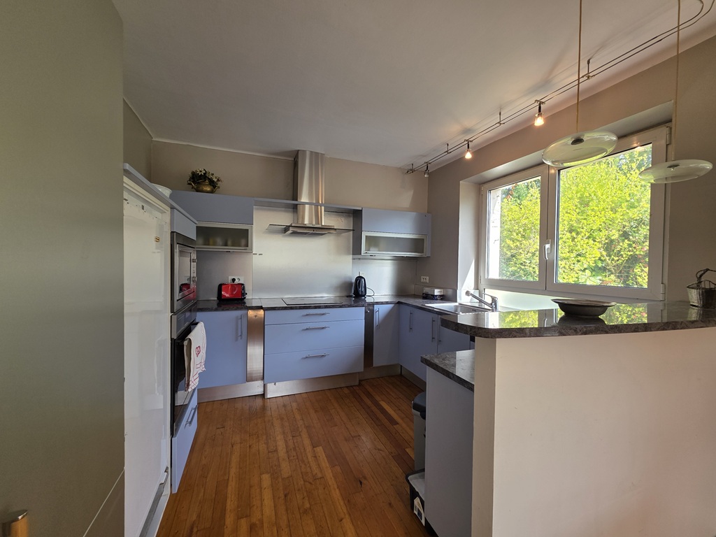 Quimper Quartier Prisé du “Frugy”, Maison de Famille (5 Chambres) Avec Garage & Jardin