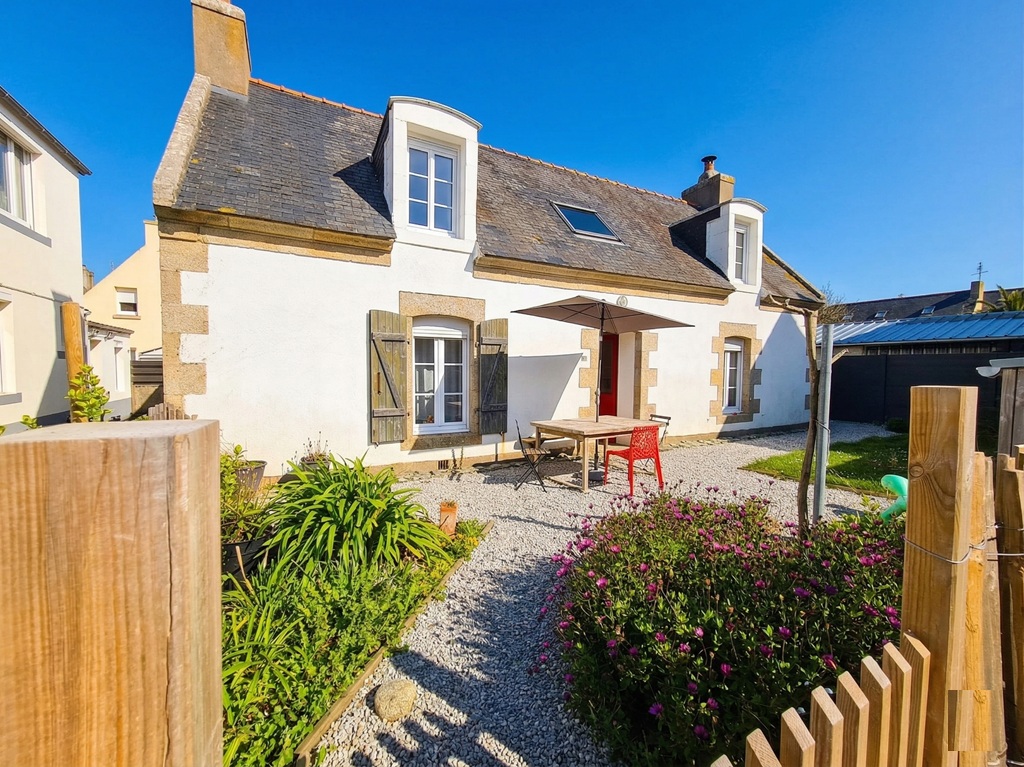 Léchiagat, au fond d’une Petite Ruelle, L’Authentique Maison de Pêcheur avec Jardin