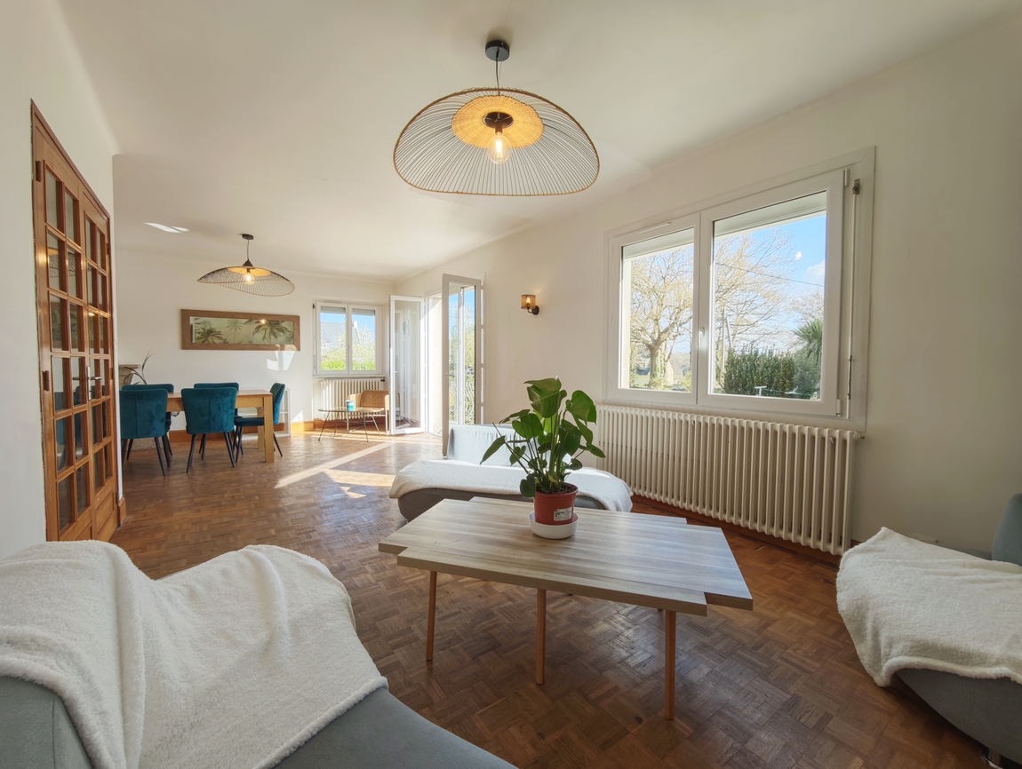 Quimper Corniguel. Vaste Maison Familiale (180 m2) 6 Chambres, Bureau, Garage & Jardin.