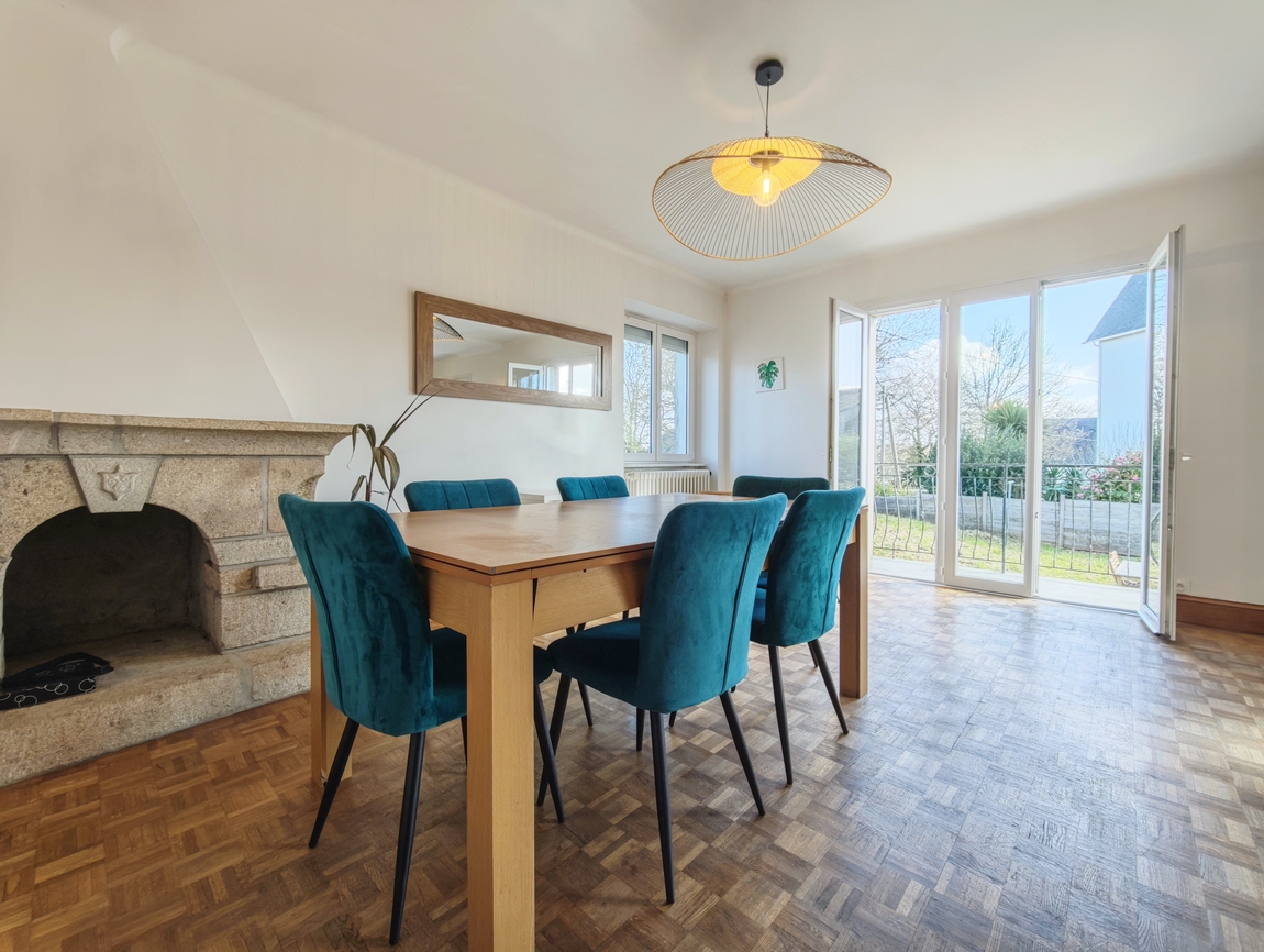 Quimper Corniguel. Vaste Maison Familiale (180 m2) 6 Chambres, Bureau, Garage & Jardin.