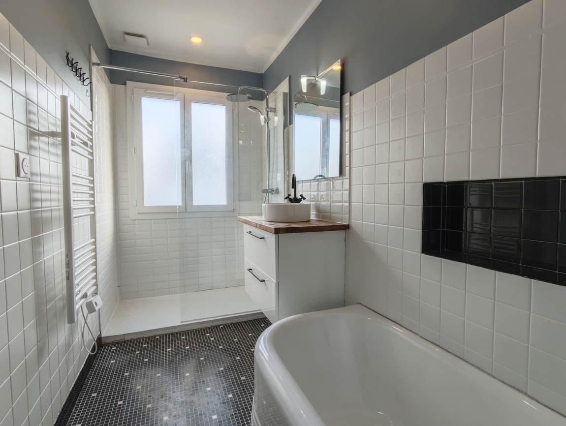 Quimper Corniguel. Vaste Maison Familiale (180 m2) 6 Chambres, Bureau, Garage & Jardin.