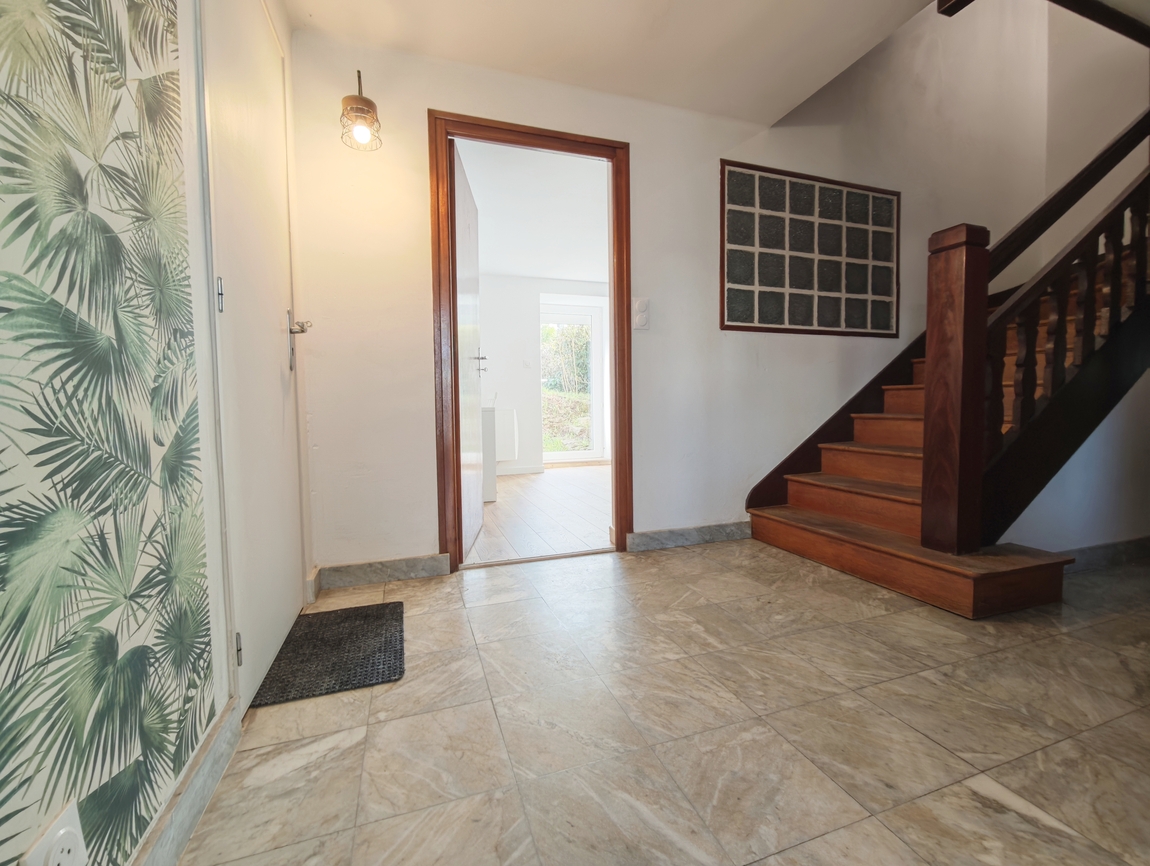 Quimper Corniguel. Vaste Maison Familiale (180 m2) 6 Chambres, Bureau, Garage & Jardin.