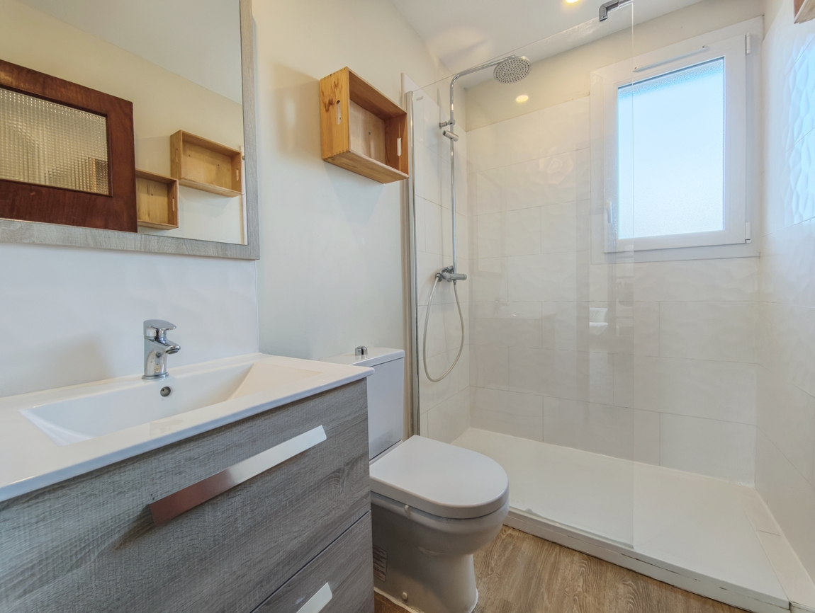 Quimper Corniguel. Vaste Maison Familiale (180 m2) 6 Chambres, Bureau, Garage & Jardin.