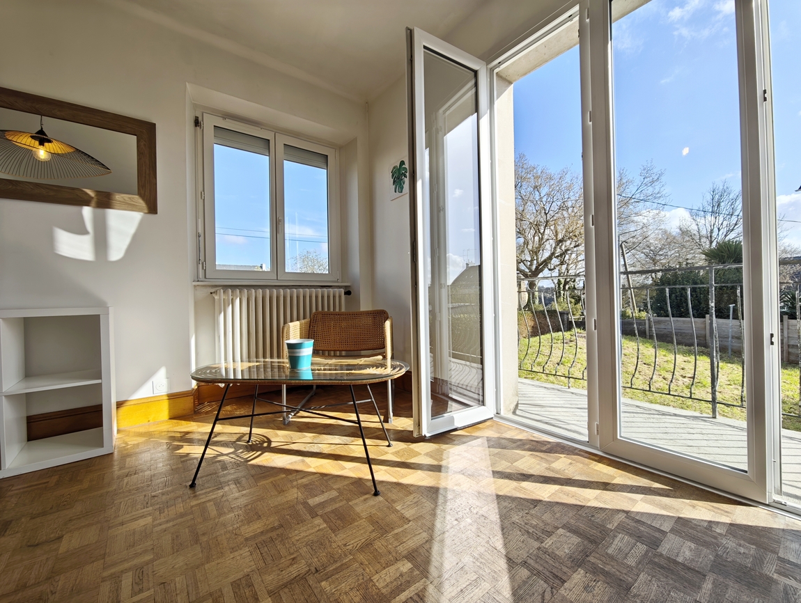 Quimper Corniguel. Vaste Maison Familiale (180 m2) 6 Chambres, Bureau, Garage & Jardin.