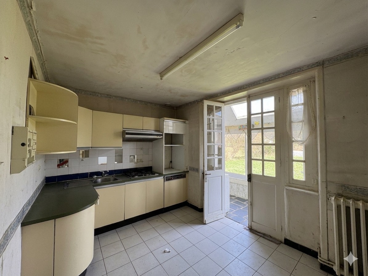 Landudal 10 min de Quimper, Maison Des Années 1950 A Rénover Entièrement Avec Garage & Jardin