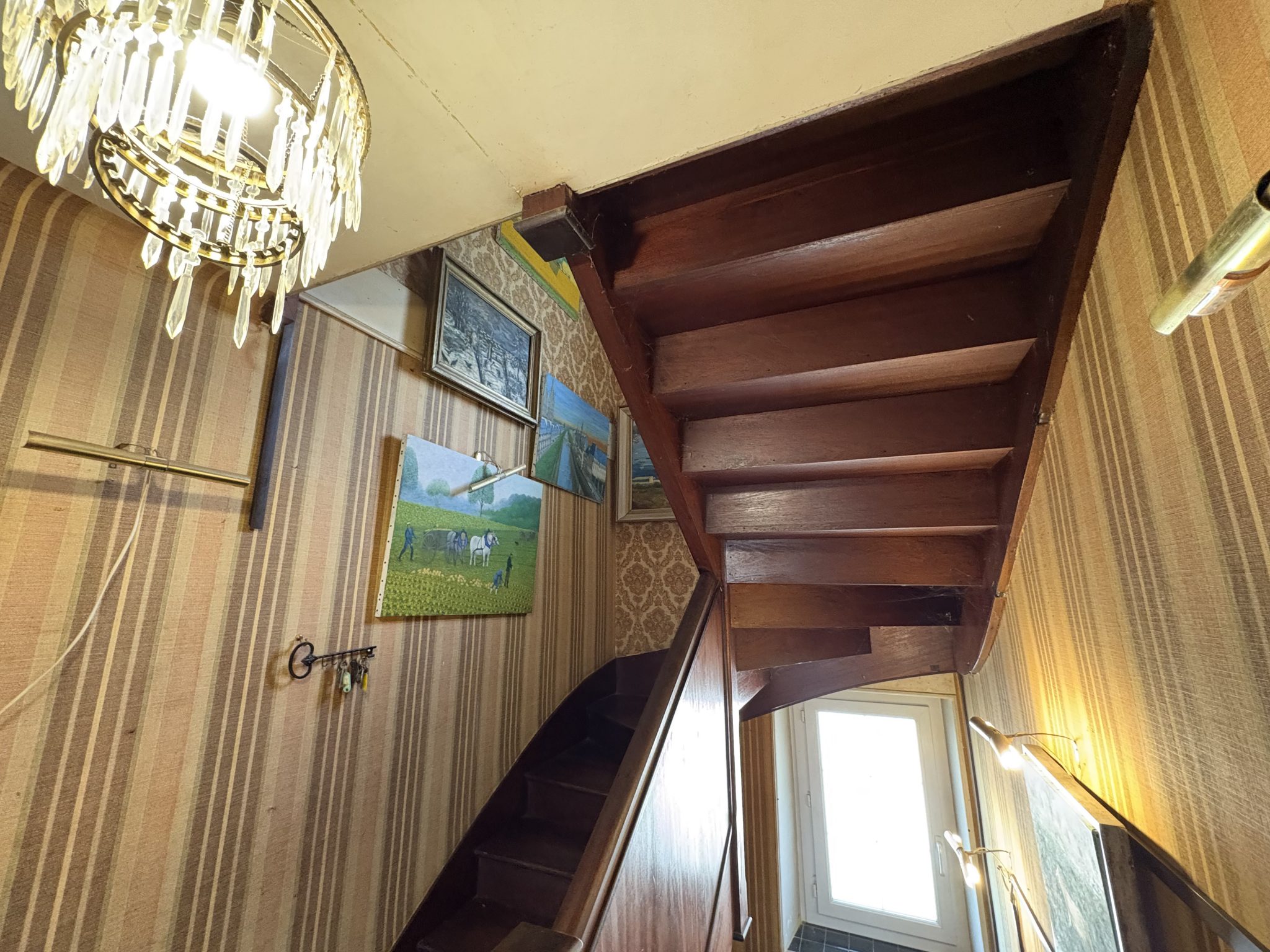 Landudal 10 min de Quimper, Maison Des Années 1950 A Rénover Entièrement Avec Garage & Jardin