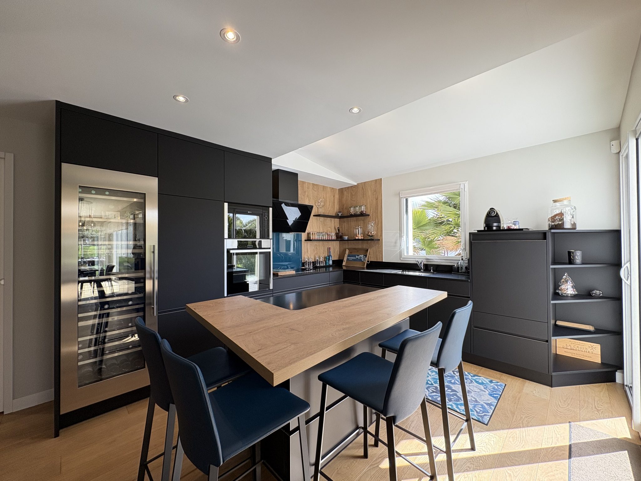 Plonéour-Lanvern, La Parfaite Maison Contemporaine Aux Prestations Haute-Couture &  Son Jardin Hollywoodien