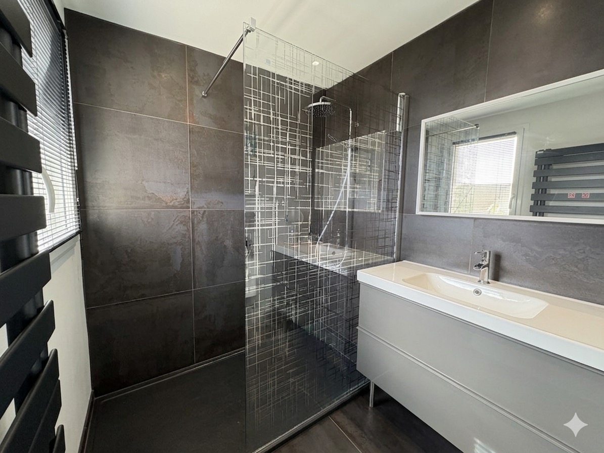 Plonéour-Lanvern, La Parfaite Maison Contemporaine Aux Prestations Haute-Couture &  Son Jardin Hollywoodien