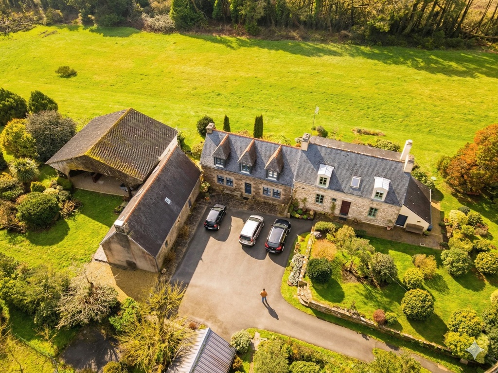 Plonéour Lanvern, Ensemble immobilier de 3 maisons dans un Parc Paysagé de 3 hectares