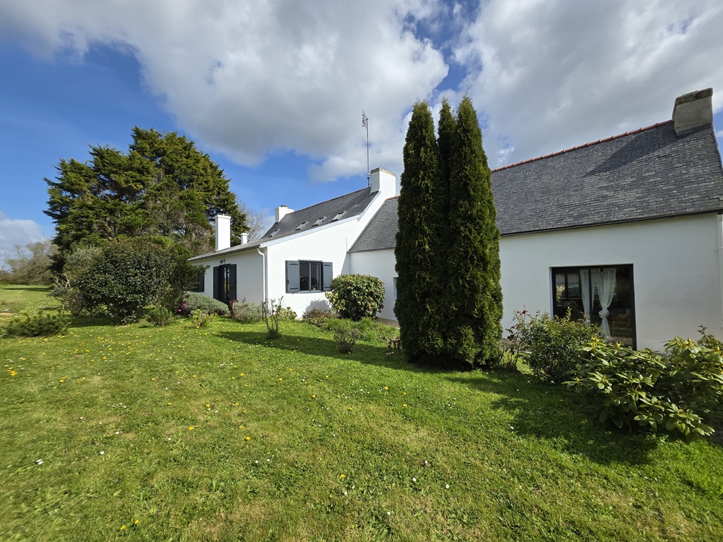 Plonéour Lanvern, Ensemble immobilier de 3 maisons dans un Parc Paysagé de 3 hectares