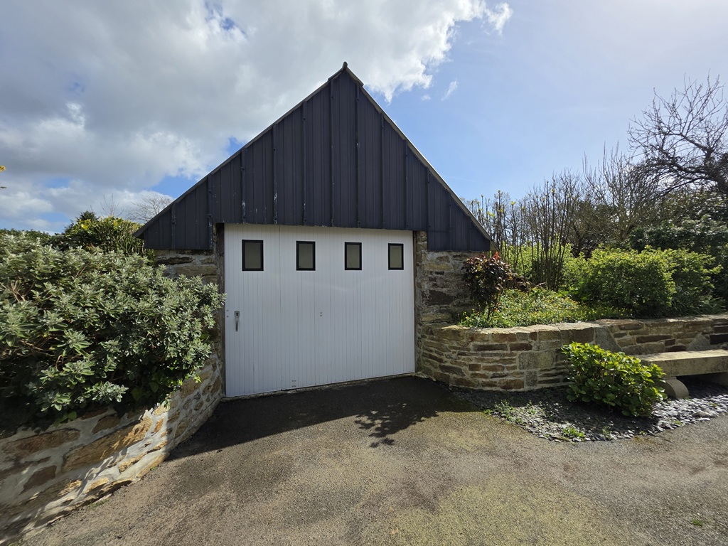 Plonéour Lanvern, Ensemble immobilier de 3 maisons dans un Parc Paysagé de 3 hectares