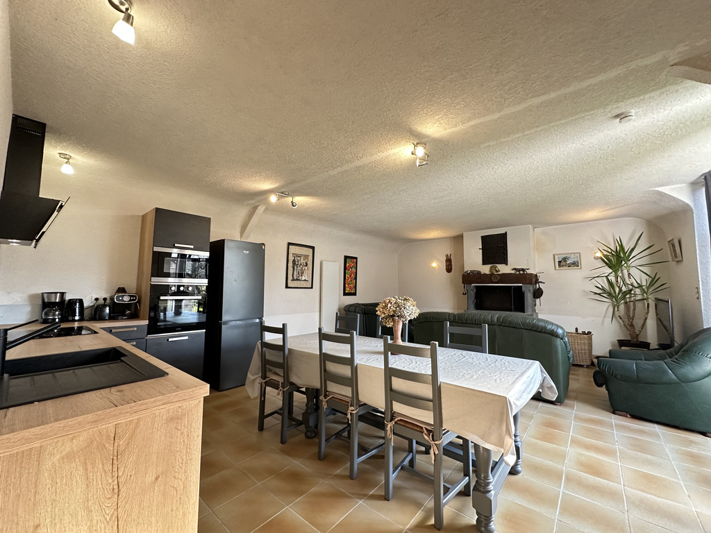 Pays de Quimperlé – Arzano. L’Ensemble Immobilier de 409m² & Son Parc de 4,5 hectares. Opportunité Rare !