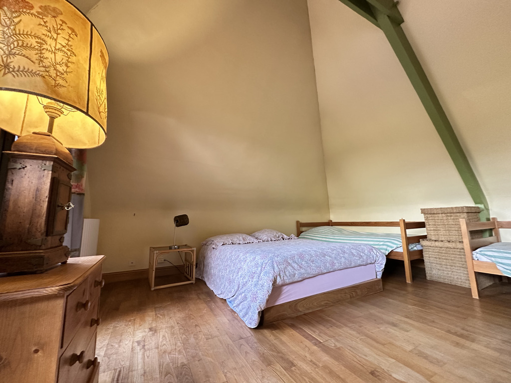 Pays de Quimperlé – Arzano. L’Ensemble Immobilier de 409m² & Son Parc de 4,5 hectares. Opportunité Rare !