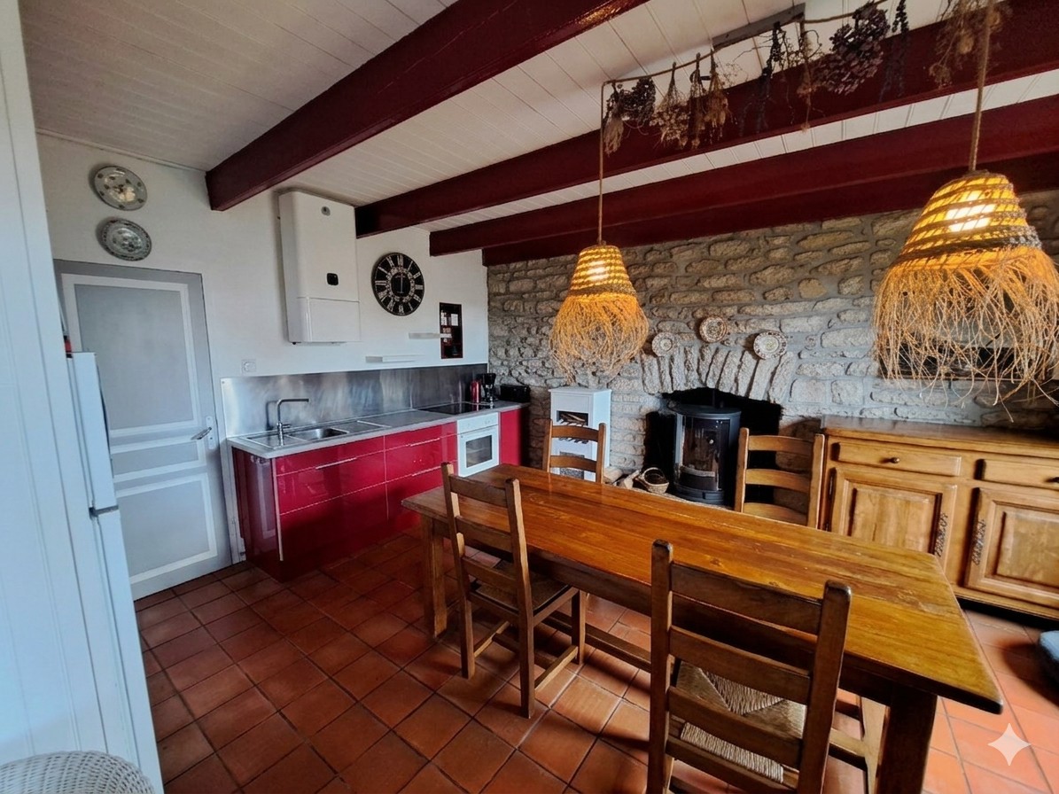 Penmarc’h, Maison en Viager Occupé – Dame de 76 ans, Homme de 76 ans – Bouquet 56 800 € + Rente de 420 €