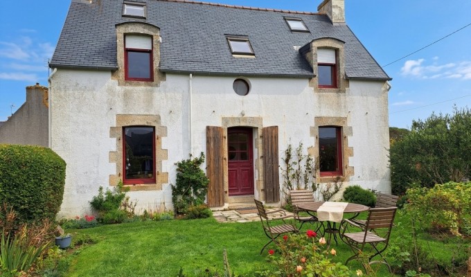 Penmarc’h, Maison en Viager Occupé – Dame de 76 ans, Homme de 76 ans – Bouquet 56 800 € + Rente de 420 €
