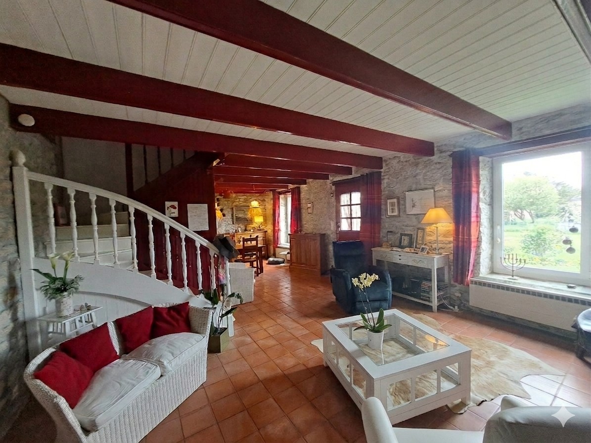 Penmarc’h, Maison en Viager Occupé – Dame de 76 ans, Homme de 76 ans – Bouquet 56 800 € + Rente de 420 €