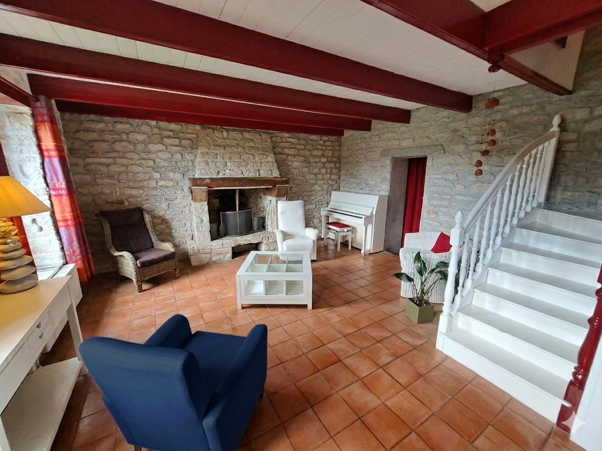 Penmarc’h, Maison en Viager Occupé – Dame de 76 ans, Homme de 76 ans – Bouquet 56 800 € + Rente de 420 €