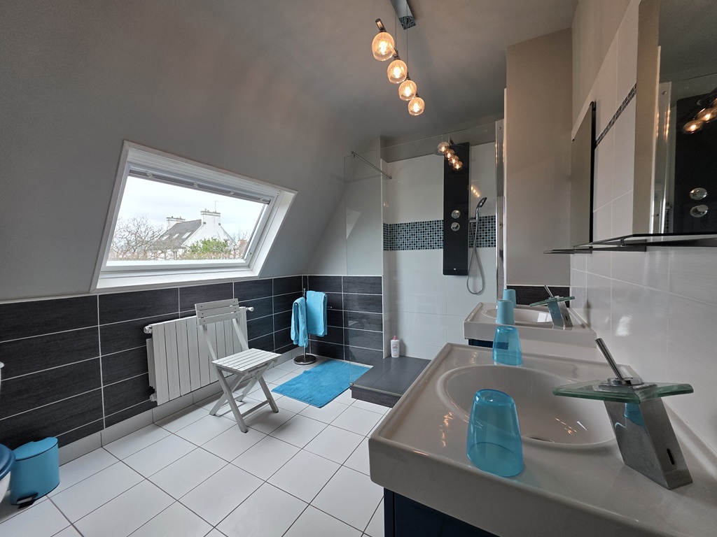 Treffiagat, Chaleureuse Maison de Famille (6 Chambres) Entièrement rénovée Avec Jardin Clos