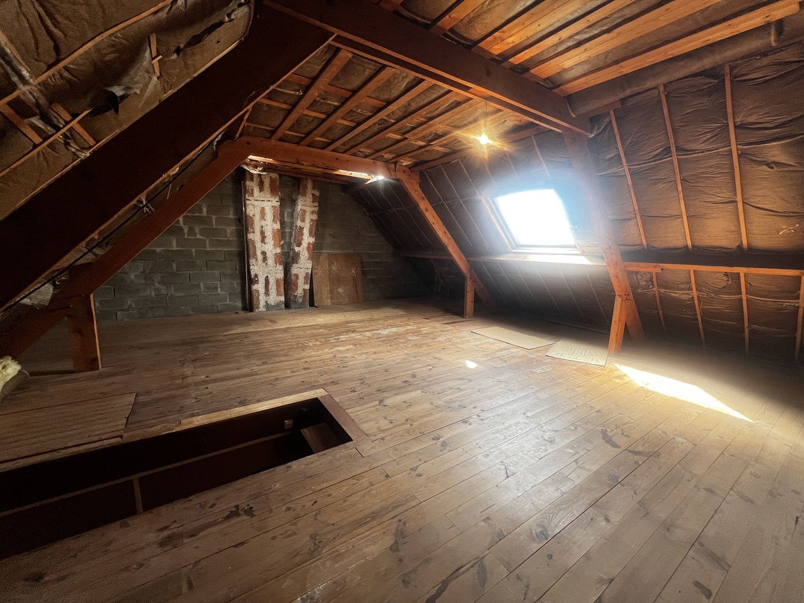 Lorient- Emplacement & Potentiel Pour Cette Maison De Ville Avec Garage & Jardin