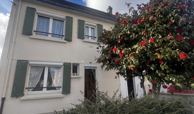 Lorient-  Potentiel Pour Cette Maison De Ville à rénover Avec Garage & Jardin