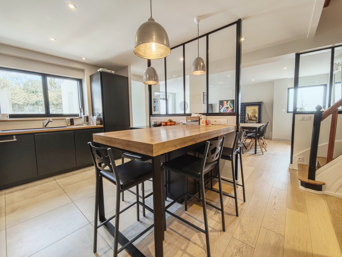 Quimper. Quartier Historique Convoité. L’impeccable Maison Rénovée (150 m2) à l’abri des regards.