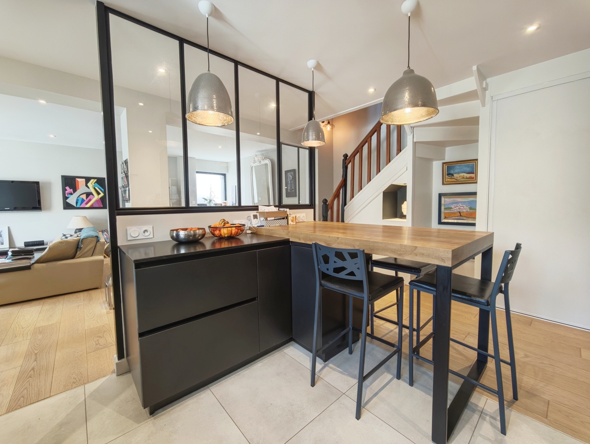 Quimper. Quartier Historique Convoité. L’impeccable Maison Rénovée (150 m2) à l’abri des regards.