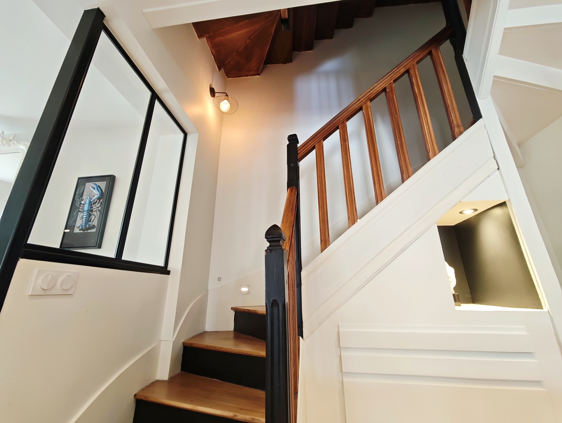 Quimper. Quartier Historique Convoité. L’impeccable Maison Rénovée (150 m2) à l’abri des regards.