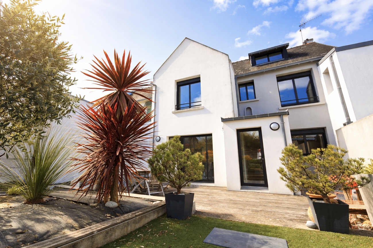 Quimper. Quartier Historique Convoité. L’impeccable Maison Rénovée (150 m2) à l’abri des regards.