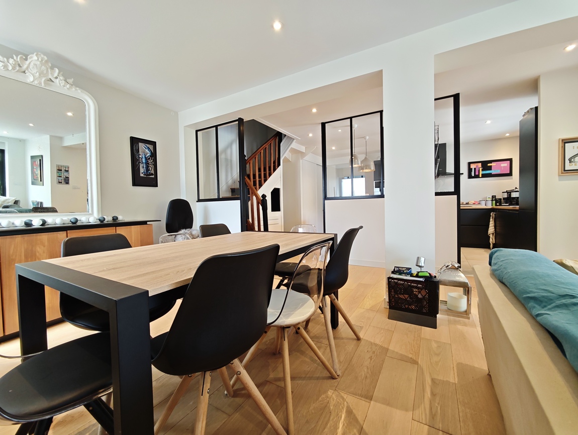 Quimper. Quartier Historique Convoité. L’impeccable Maison Rénovée (150 m2) à l’abri des regards.