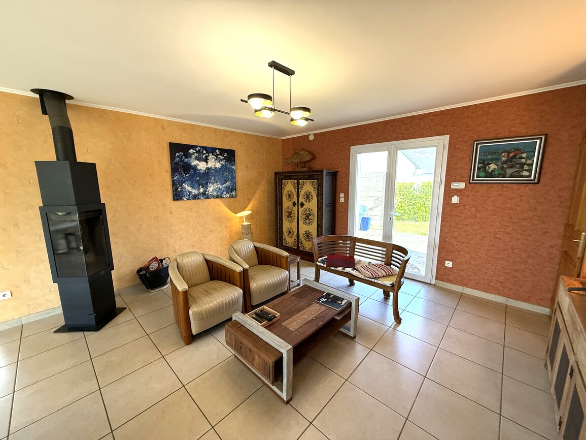 Plouhinec – Maison Contemporaine de 150 m² à 300m de la Mer sur un Terrain Arboré de 1700m²