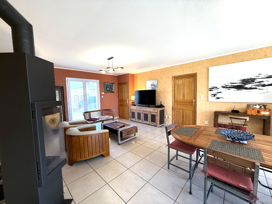 Plouhinec – Maison Contemporaine de 150 m² à 300m de la Mer sur un Terrain Arboré de 1700m²