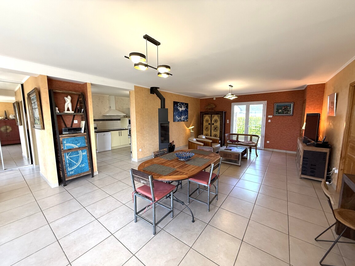 Plouhinec – Maison Contemporaine de 150 m² à 300m de la Mer sur un Terrain Arboré de 1700m²