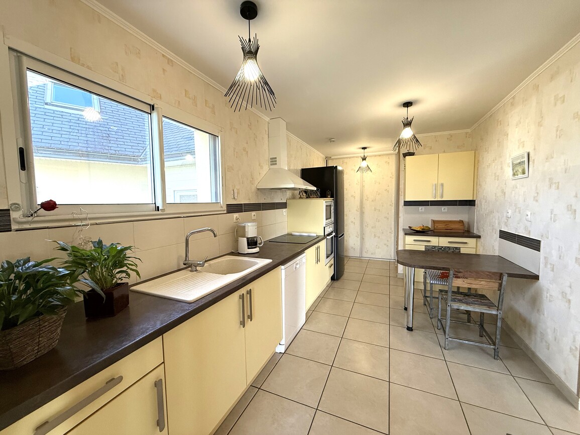 Plouhinec – Maison Contemporaine de 150 m² à 300m de la Mer sur un Terrain Arboré de 1700m²