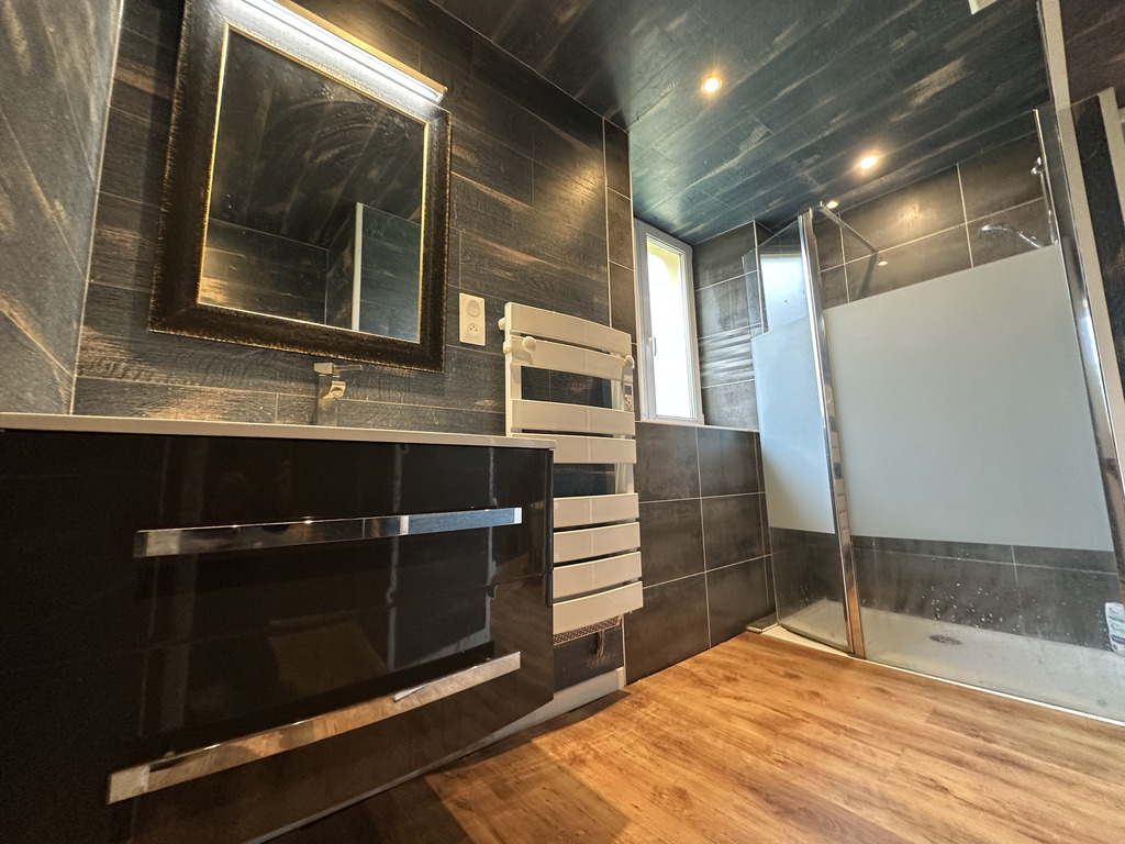 Querrien, Maison familiale de 110m² offrant une vie de Plain-Pied, Le tout sur un terrain de 1450 m².